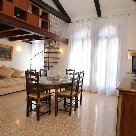 Sunny Canal A/C Wifi Apartment Venice Luaran gambar