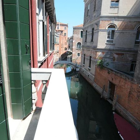 Sunny Canal A/C Wifi Apartment Venice Luaran gambar