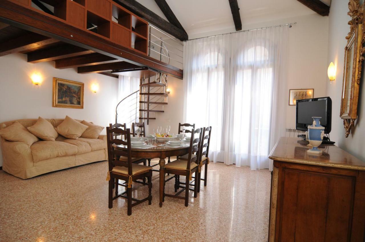 Sunny Canal A/C Wifi Apartment Venice Luaran gambar