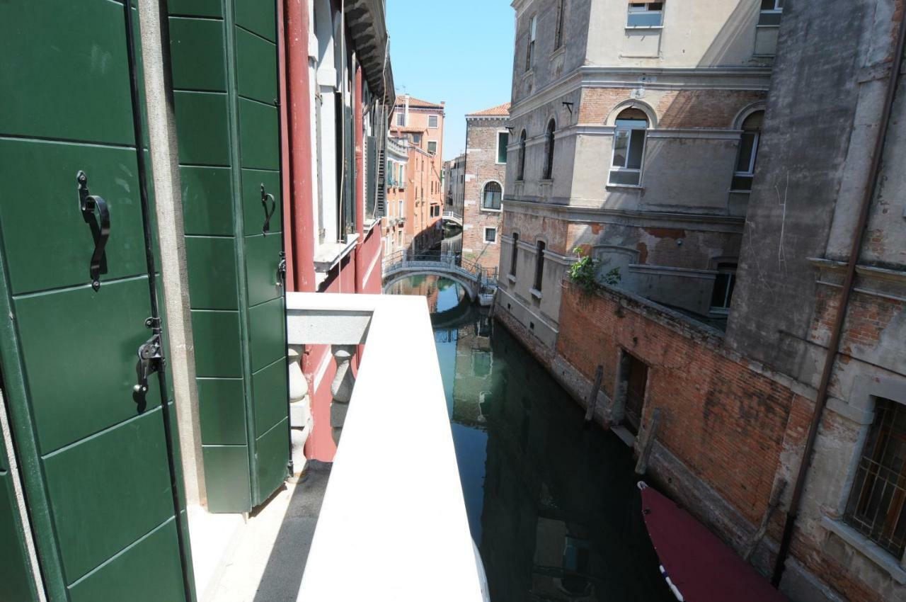 Sunny Canal A/C Wifi Apartment Venice Luaran gambar