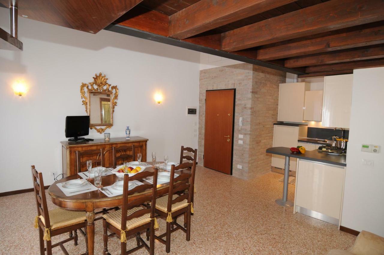 Sunny Canal A/C Wifi Apartment Venice Luaran gambar