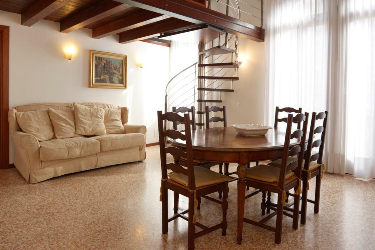 Sunny Canal A/C Wifi Apartment Venice Luaran gambar