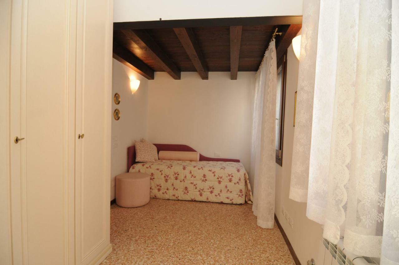 Sunny Canal A/C Wifi Apartment Venice Luaran gambar